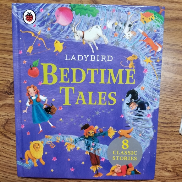 Set of 2 hardcover childrens books of Favorite Stories and Bedtime Tales - Picture 2 of 14